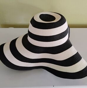 Floppy sun hat